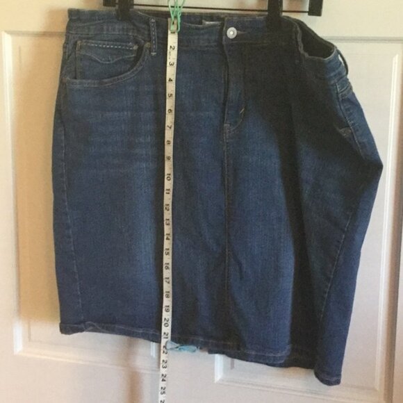 Short skirt - Picture 7 of 7